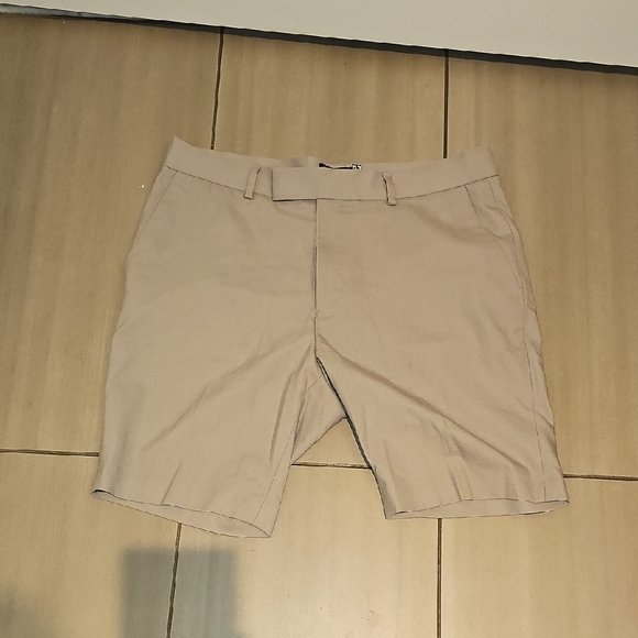ASOS Men's Beige Flat Front Shorts - Picture 1 of 4